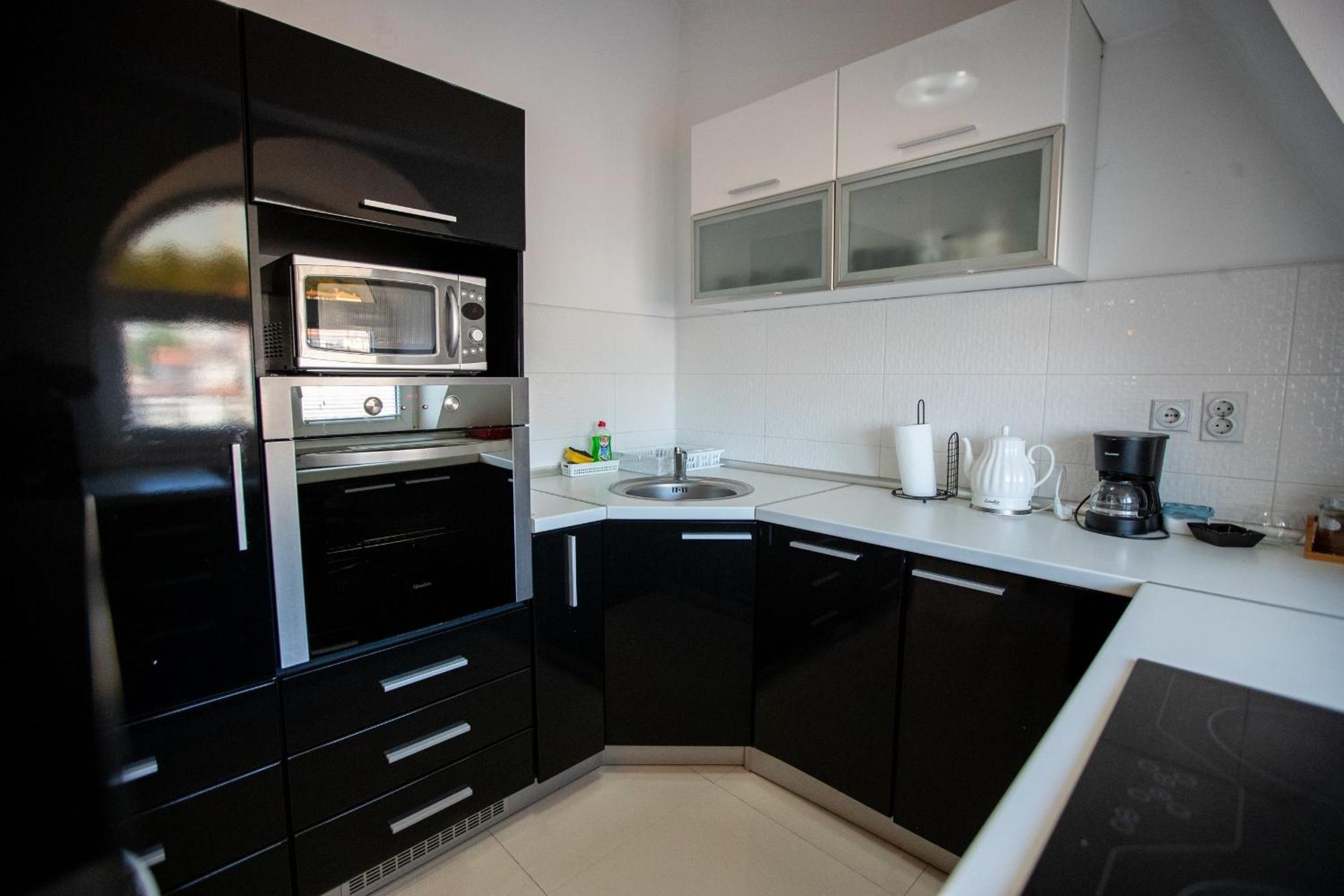 Lake View Double Balcony City Center Apartment In Ohrid Bagian luar foto